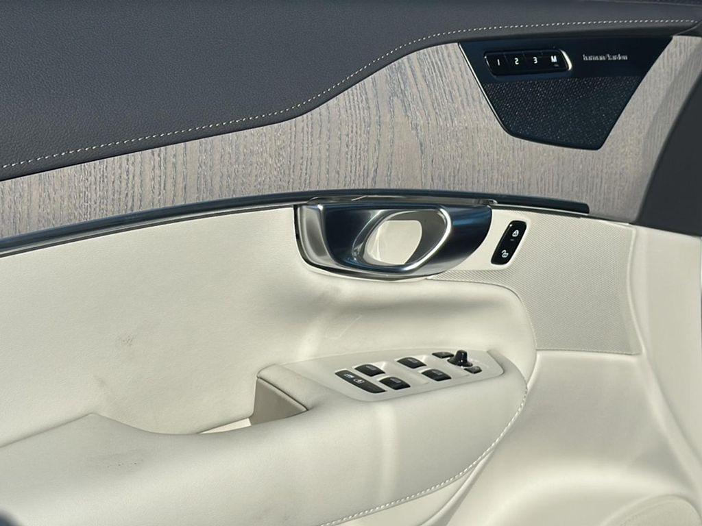 new 2025 Volvo XC90 car, priced at $68,375