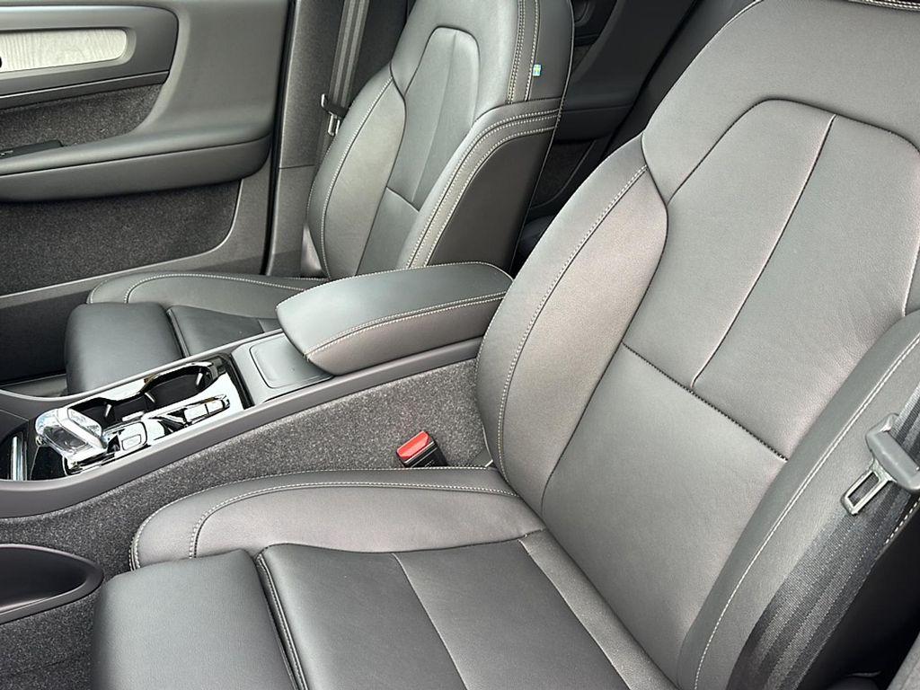 new 2025 Volvo XC40 car, priced at $43,115
