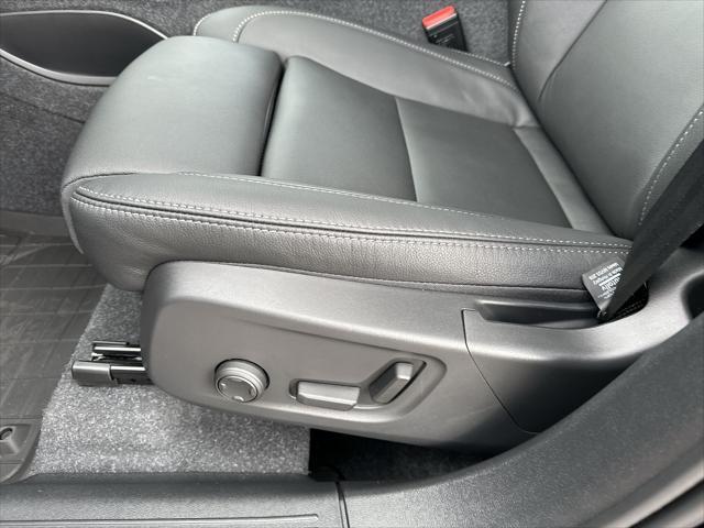 new 2025 Volvo XC40 car, priced at $48,115