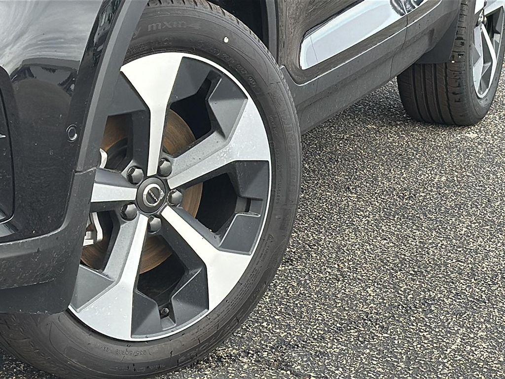 new 2025 Volvo XC40 car, priced at $43,115