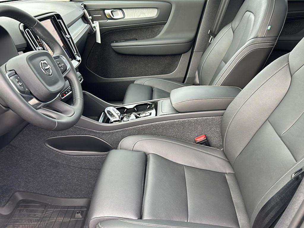 new 2025 Volvo XC40 car, priced at $43,115