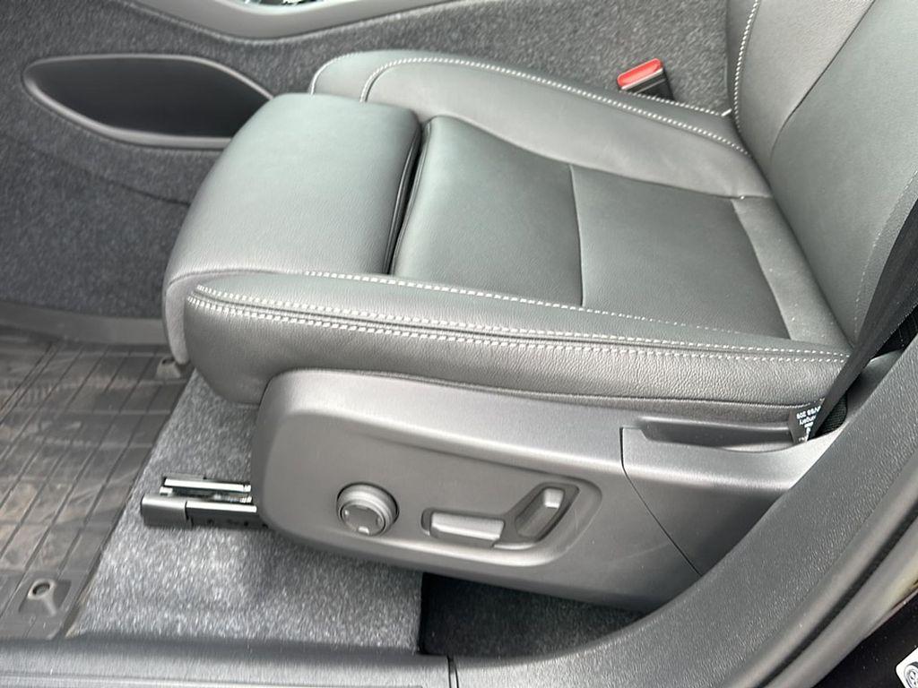 new 2025 Volvo XC40 car, priced at $43,115