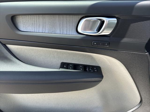 new 2025 Volvo XC40 car, priced at $47,315