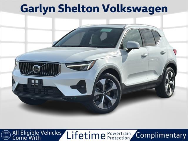 new 2025 Volvo XC40 car, priced at $45,795