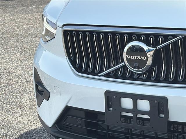 new 2025 Volvo XC40 car, priced at $45,795