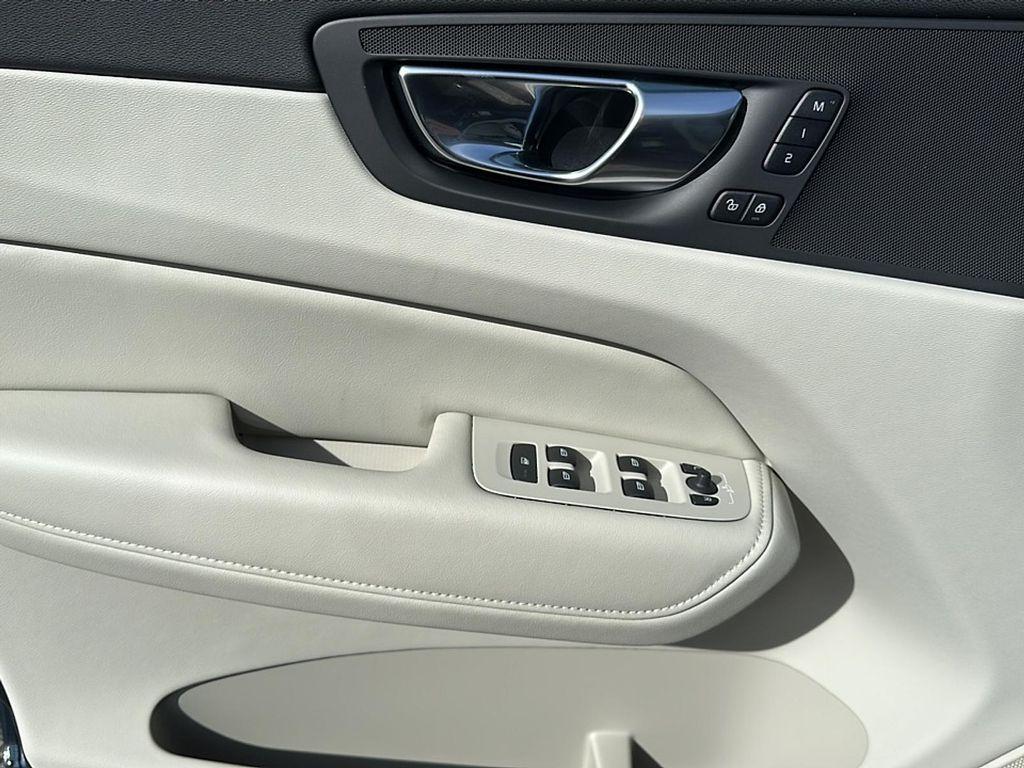 new 2025 Volvo XC60 car, priced at $41,928
