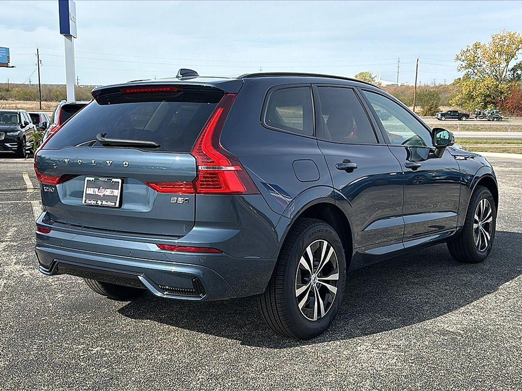 new 2025 Volvo XC60 car, priced at $41,928