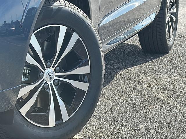 new 2025 Volvo XC60 car, priced at $47,345