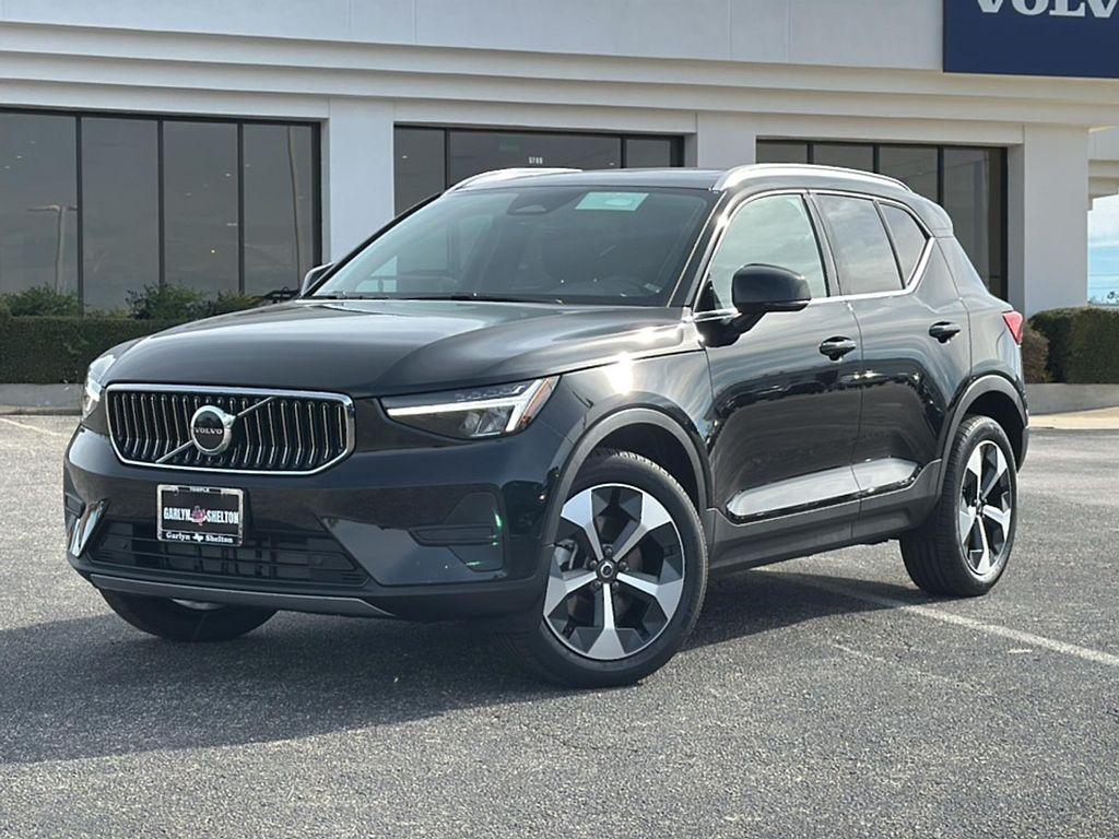 new 2025 Volvo XC40 car, priced at $39,465