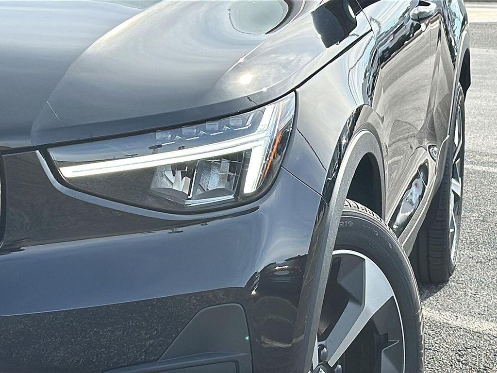 new 2025 Volvo XC40 car, priced at $39,465