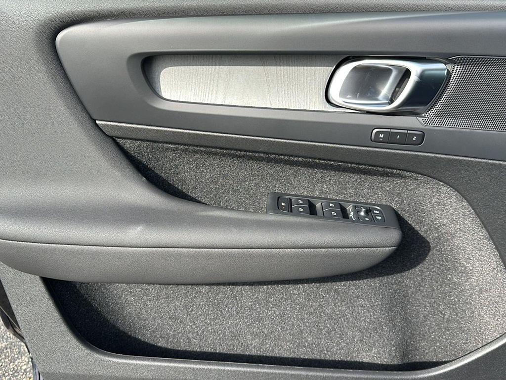 new 2025 Volvo XC40 car, priced at $39,465
