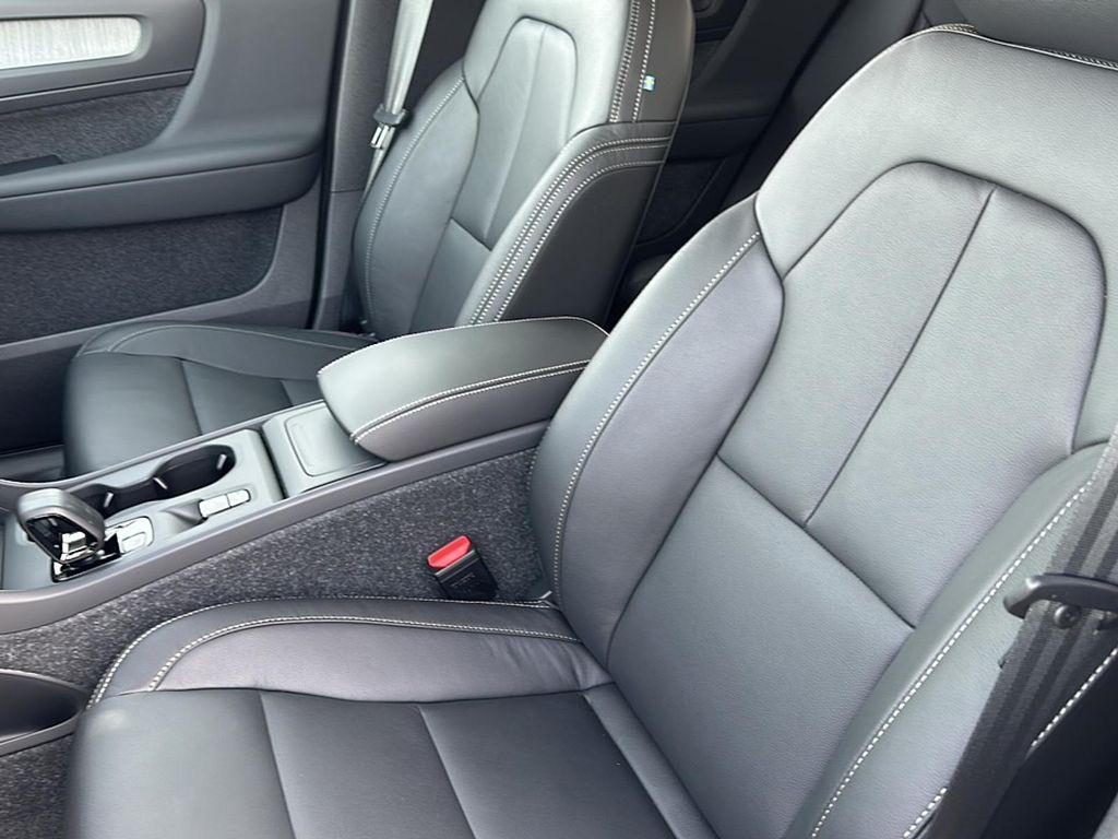 new 2025 Volvo XC40 car, priced at $39,465
