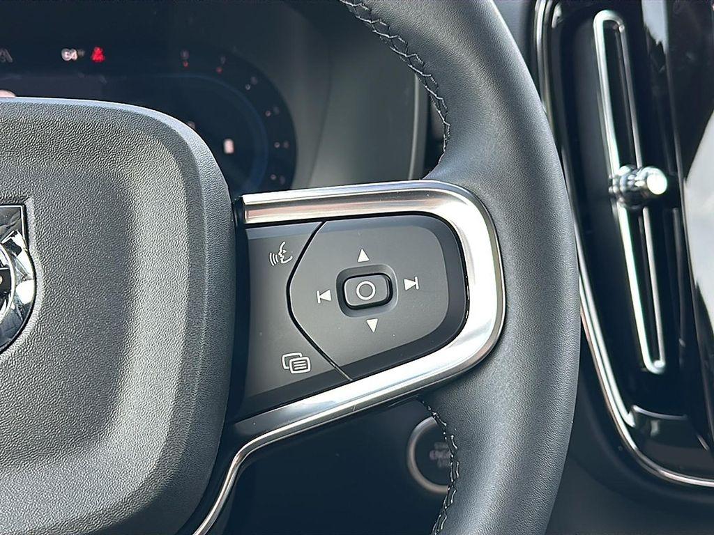 new 2025 Volvo XC40 car, priced at $39,465