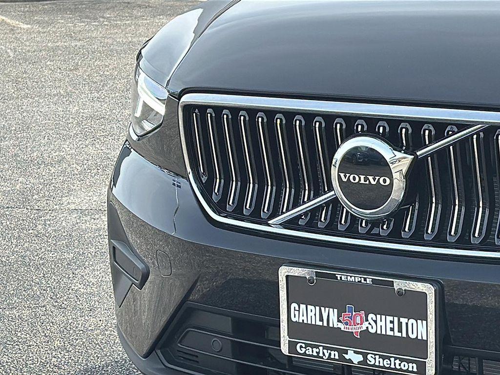 new 2025 Volvo XC40 car, priced at $39,465