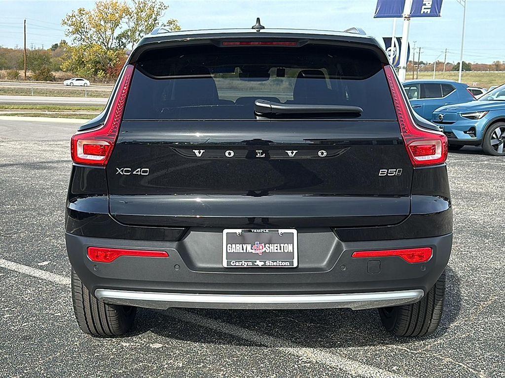 new 2025 Volvo XC40 car, priced at $39,465