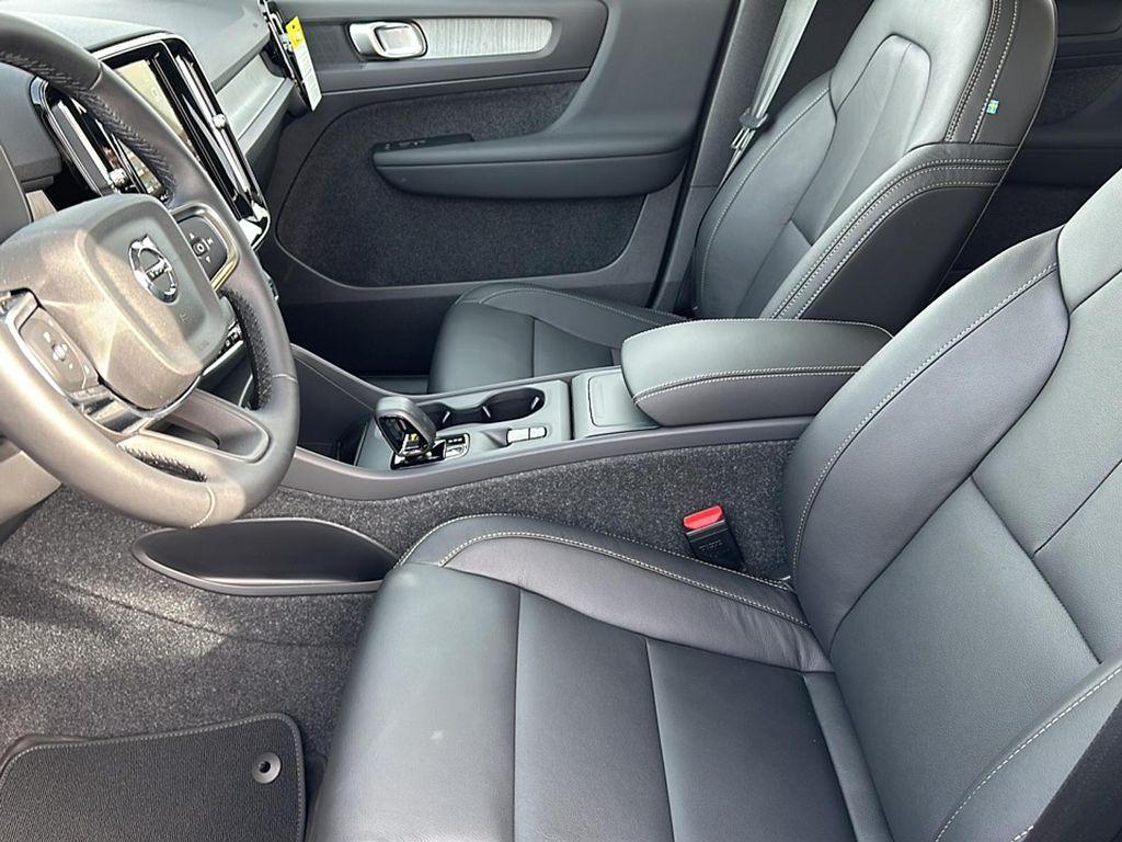 new 2025 Volvo XC40 car, priced at $39,465