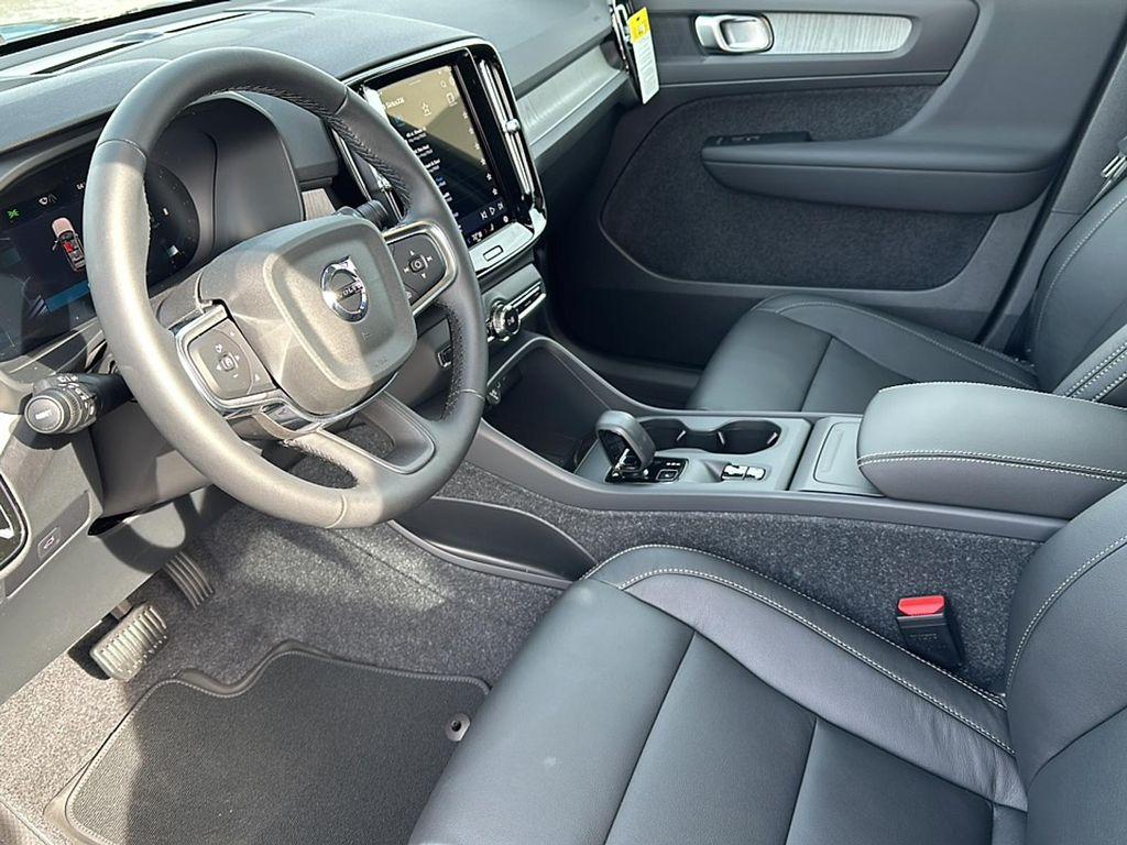 new 2025 Volvo XC40 car, priced at $39,465