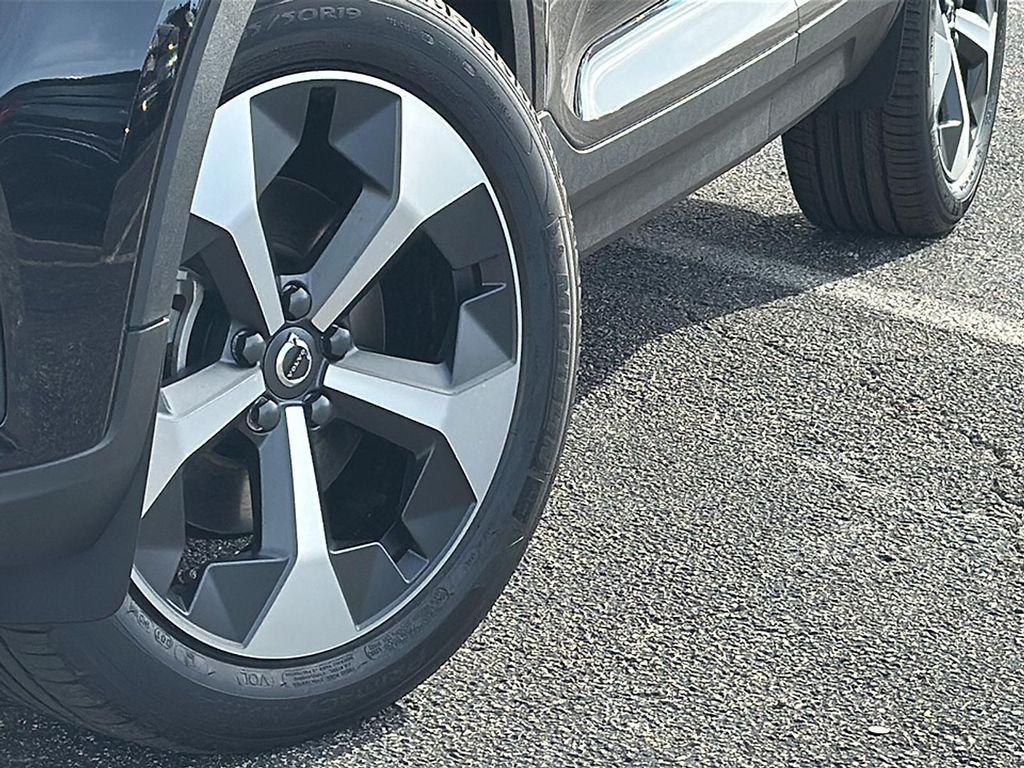 new 2025 Volvo XC40 car, priced at $39,465