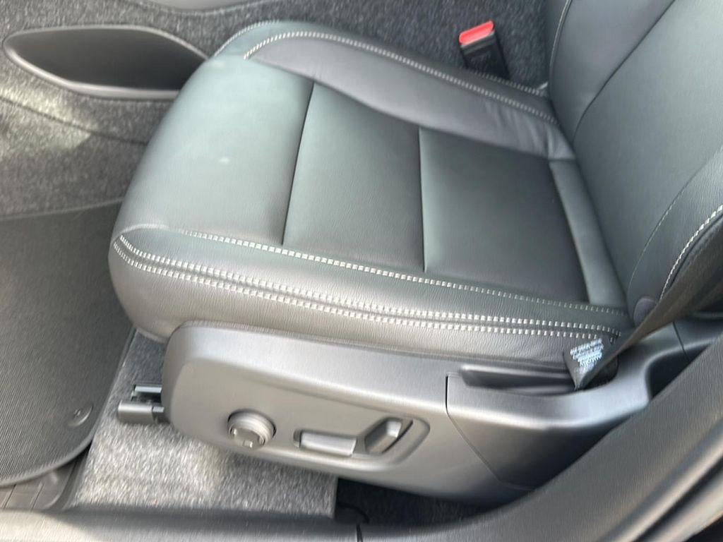 new 2025 Volvo XC40 car, priced at $39,465