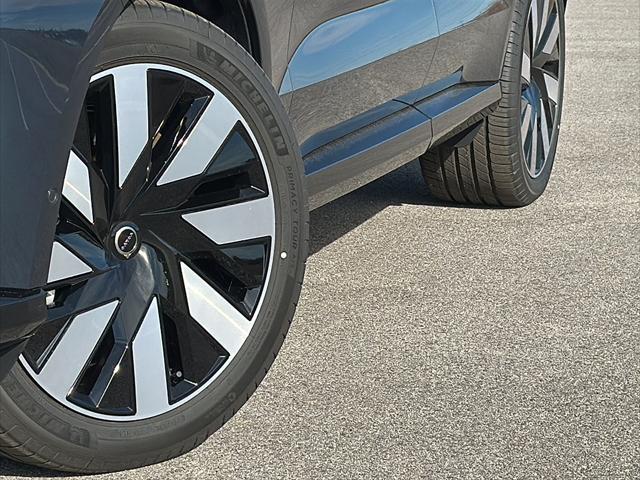 new 2025 Volvo EX90 car, priced at $92,840