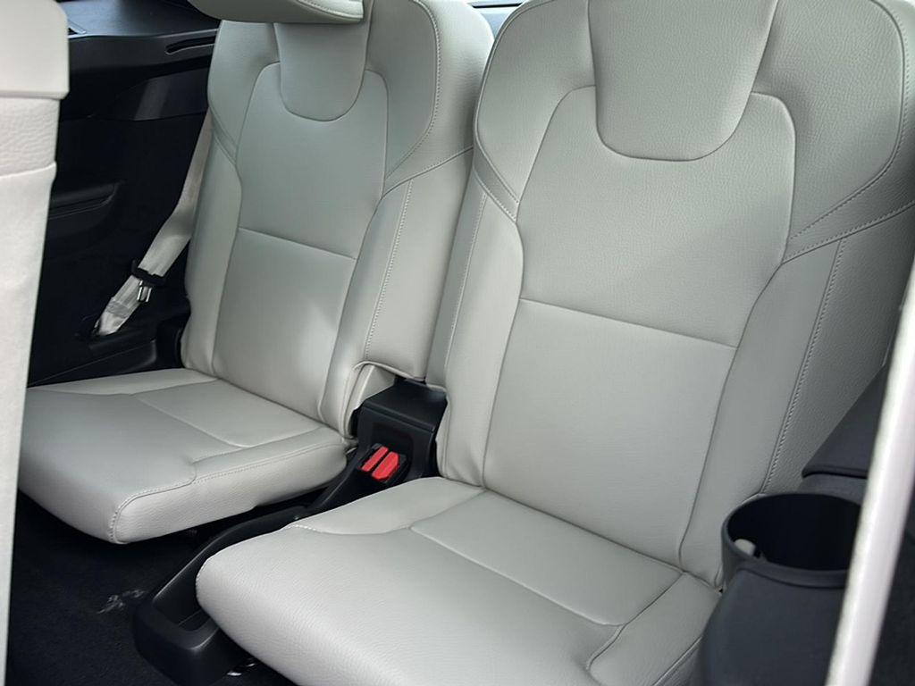 new 2025 Volvo XC90 Plug-In Hybrid car