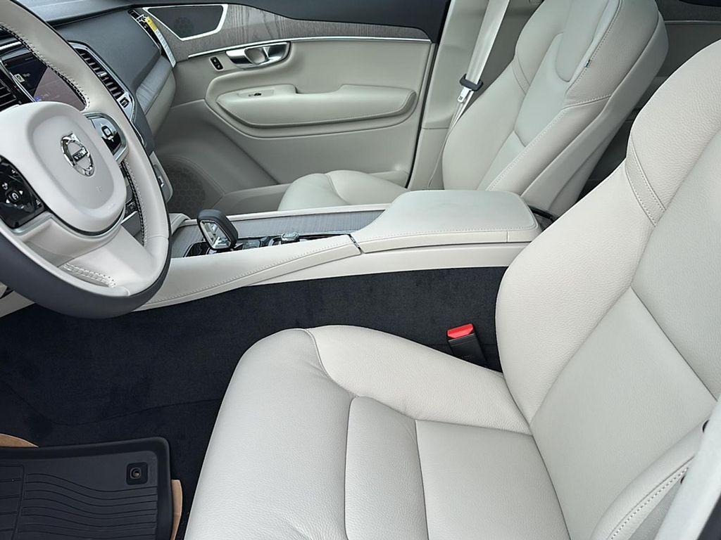 new 2025 Volvo XC90 Plug-In Hybrid car