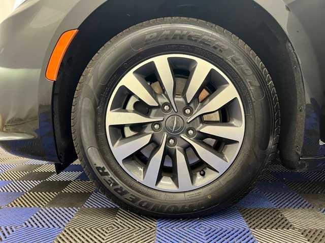 used 2023 Chrysler Pacifica car, priced at $27,505