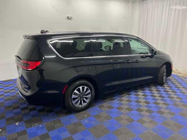 used 2023 Chrysler Pacifica car, priced at $27,505