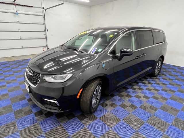 used 2023 Chrysler Pacifica car, priced at $27,505