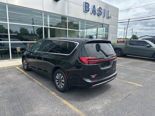used 2023 Chrysler Pacifica car, priced at $28,900