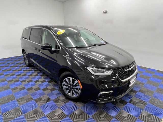 used 2023 Chrysler Pacifica car, priced at $27,505