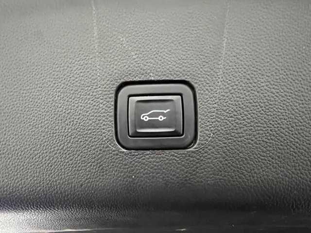 used 2023 Chevrolet Traverse car, priced at $32,230
