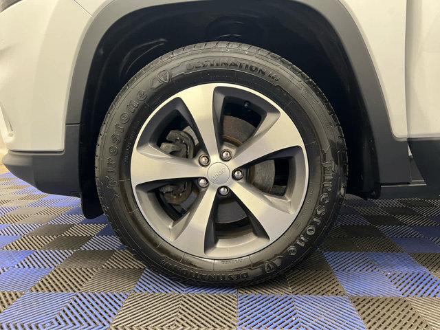 used 2020 Jeep Cherokee car, priced at $19,990
