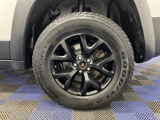 used 2015 Jeep Cherokee car, priced at $13,750
