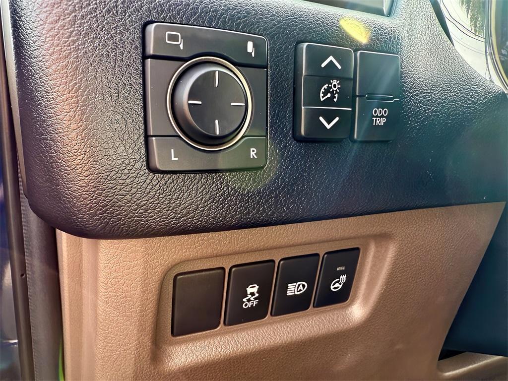 used 2023 Lexus GX 460 car, priced at $66,799