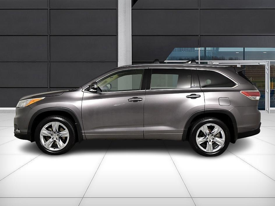 used 2015 Toyota Highlander car, priced at $21,499