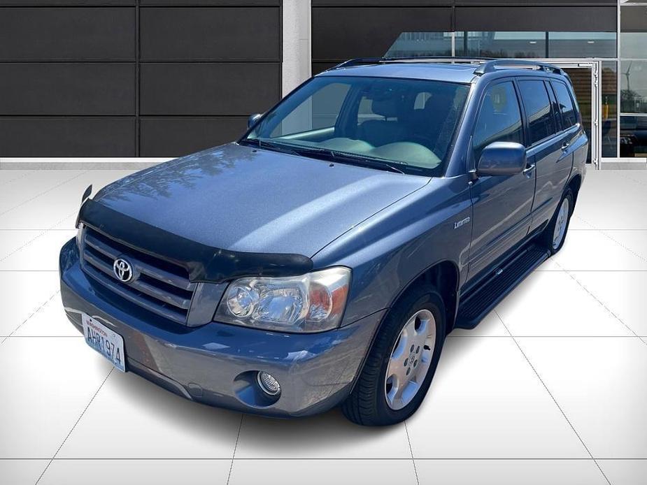 used 2005 Toyota Highlander car, priced at $10,999