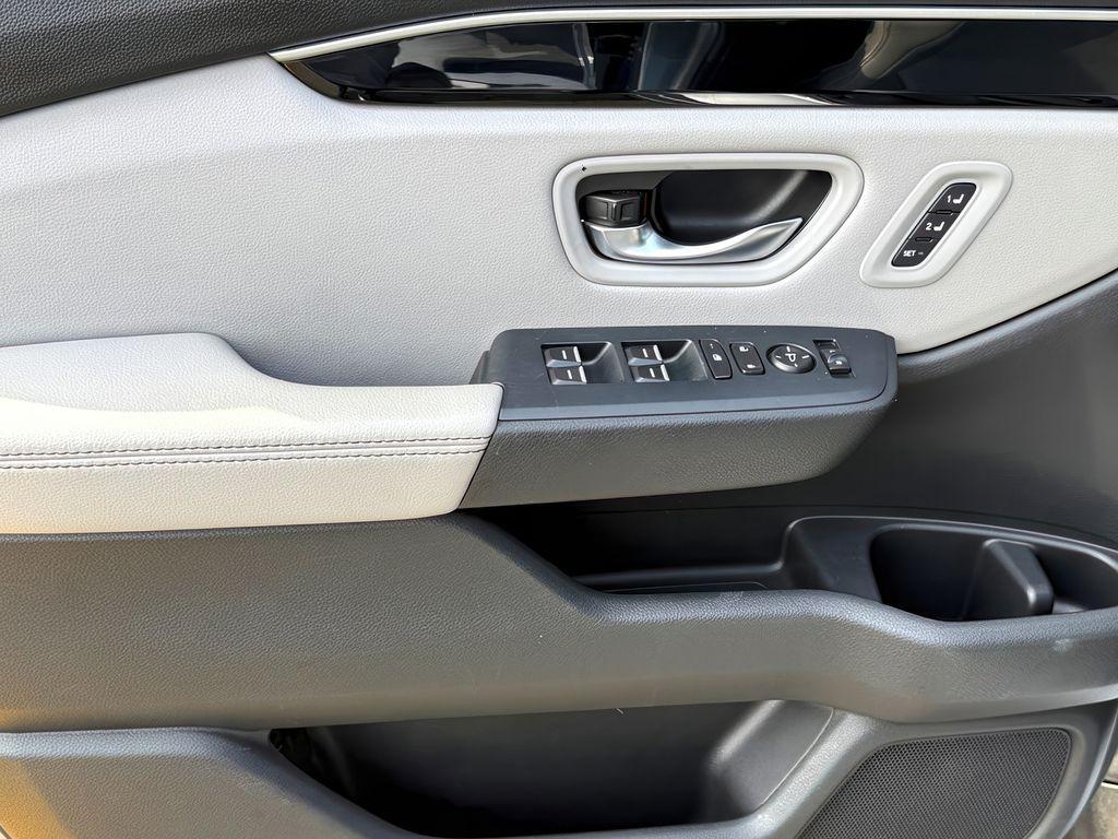 used 2023 Honda Pilot car, priced at $37,999