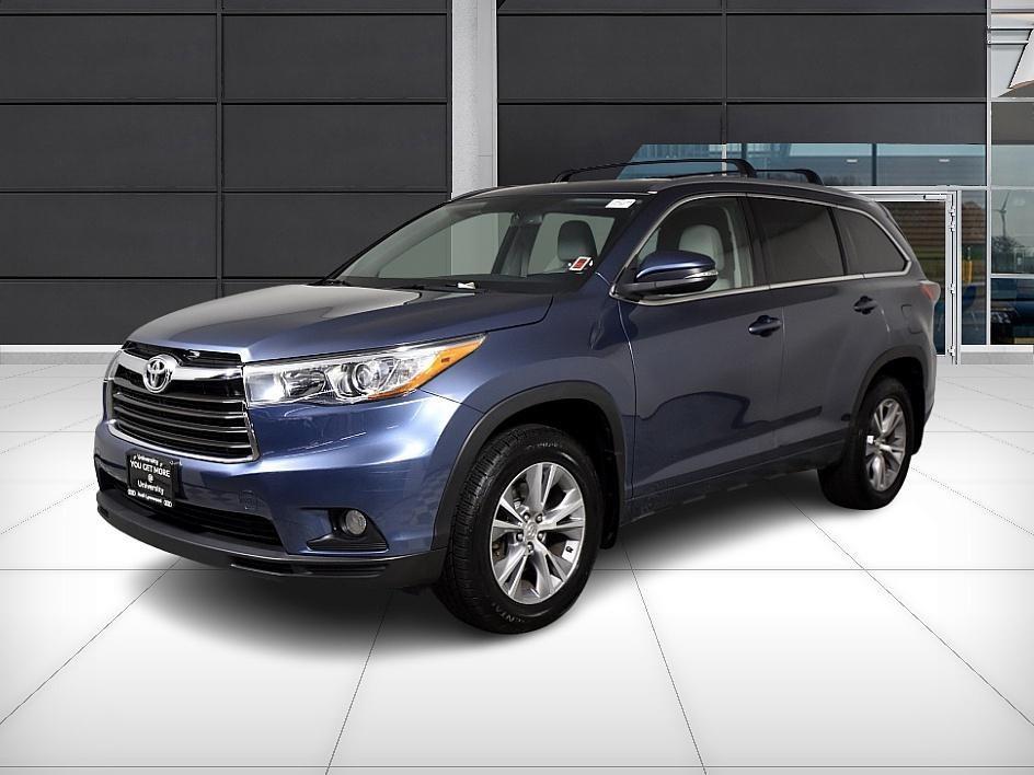 used 2015 Toyota Highlander car, priced at $22,999