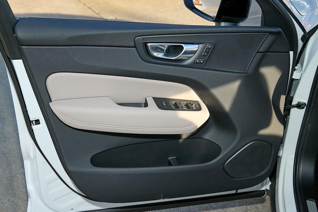 new 2026 Volvo XC60 car, priced at $54,985