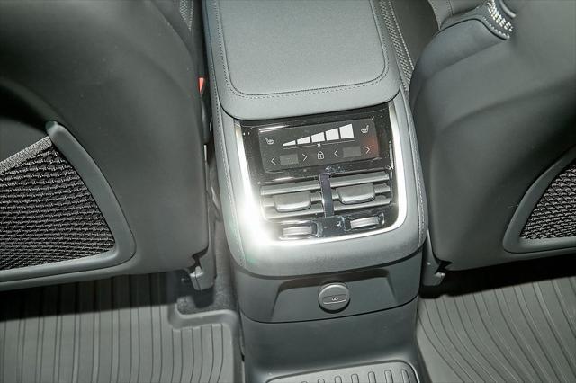 new 2025 Volvo XC90 Plug-In Hybrid car