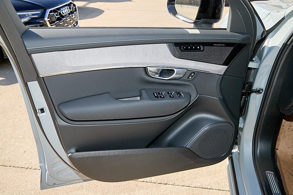 new 2026 Volvo XC90 car, priced at $72,350