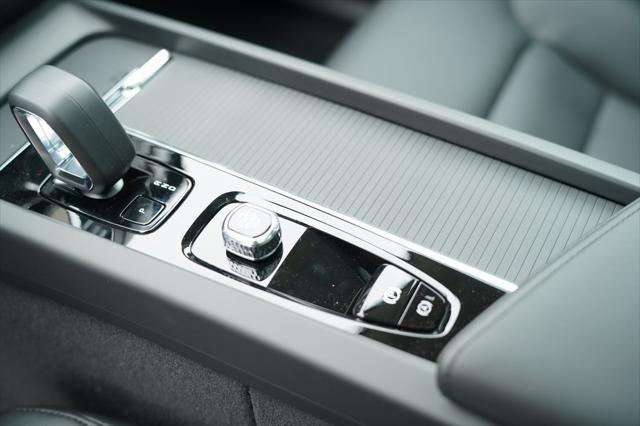 new 2025 Volvo XC60 car