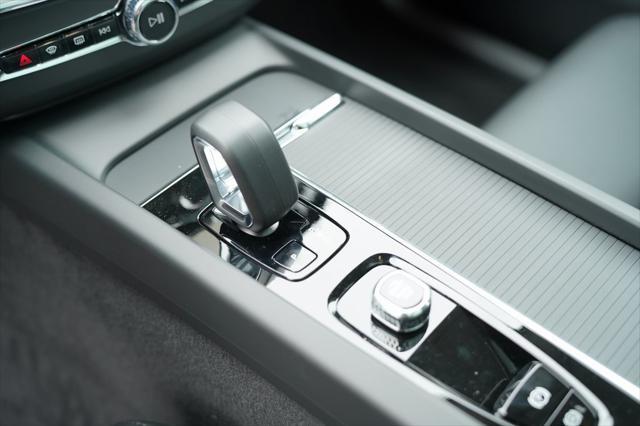 new 2025 Volvo XC60 car