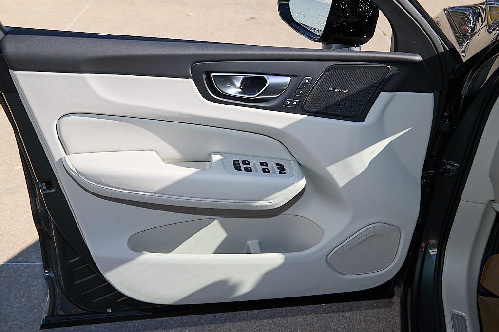 new 2026 Volvo XC60 car, priced at $60,110
