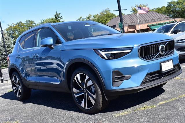 new 2025 Volvo XC40 car