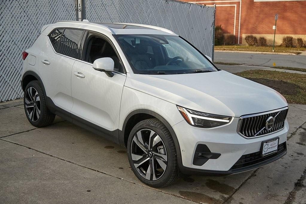 new 2024 Volvo XC40 car, priced at $45,816