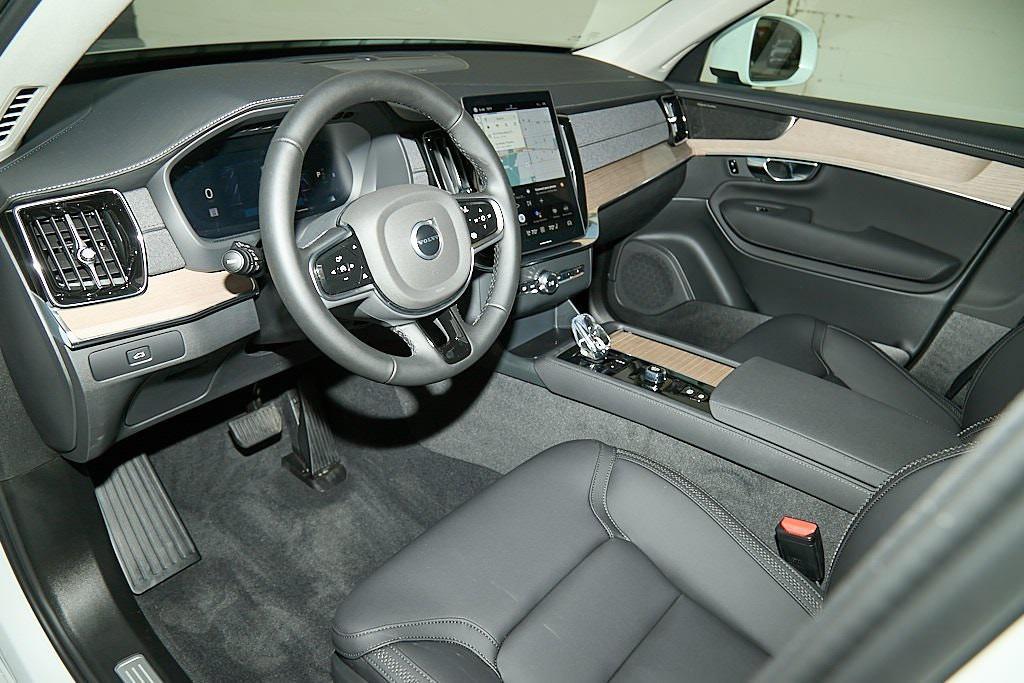 new 2025 Volvo XC90 car, priced at $64,042