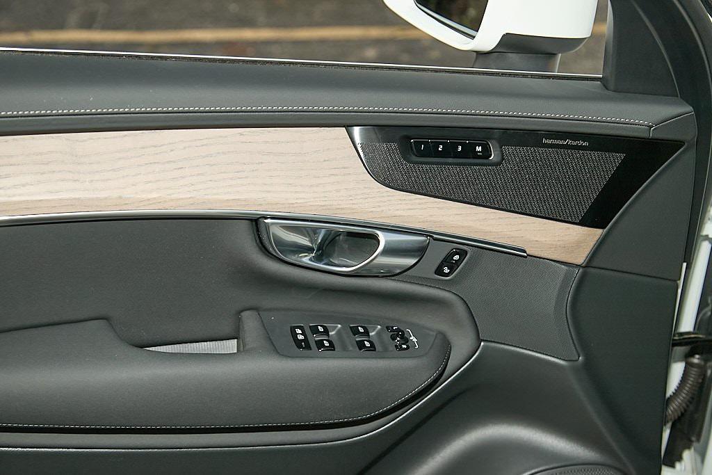 new 2025 Volvo XC90 car, priced at $64,042