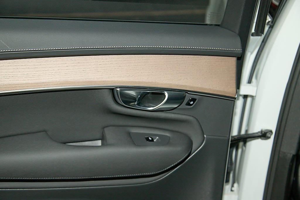 new 2025 Volvo XC90 car, priced at $64,042